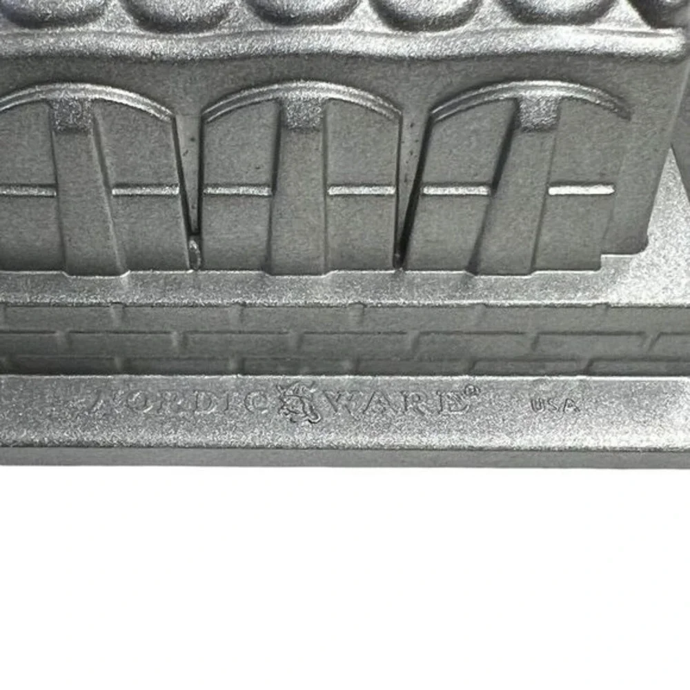 Nordic Ware Gingerbread House Cake Pan Holiday Christmas‎ Aluminum 9 cup